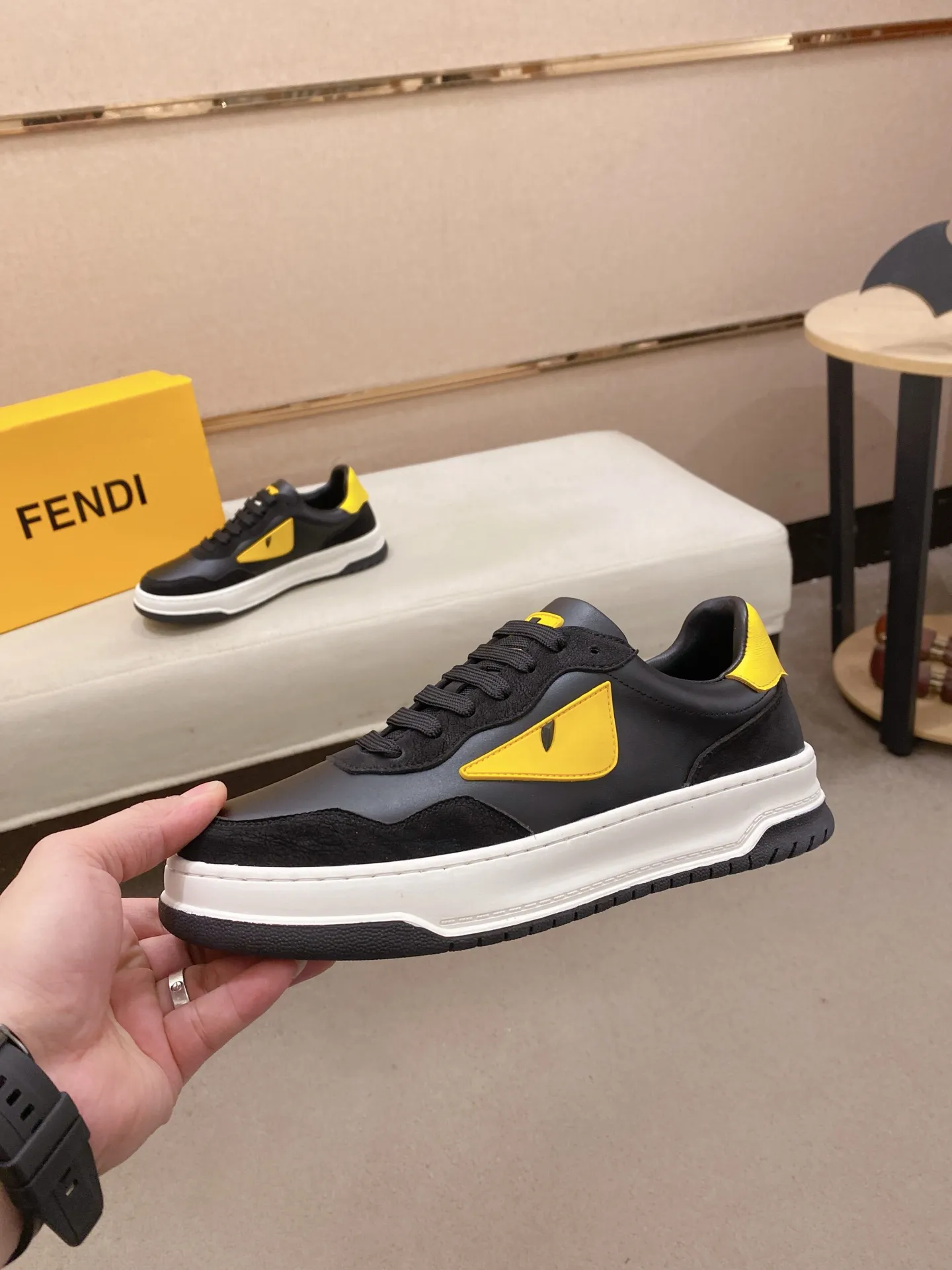 Factory price 380💰 (fendi) New style 👊🏻 upper 🇮🇹 imported cowhide fabric 🇩🇪 lining imported sheepskin lining. The original outsole is molded to highlight the identity of every man, and the upper foot is elegant and stable🚶🏻🚶🏻The high-end custom counters reproduce the original version📯No matter the wind or rain, the shoe last remains unchanged and can withstand the verification of time🔍️,🔵 Size: 38-44
